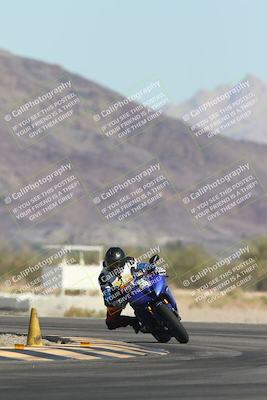 media/Oct-30-2025-Racers Edge (Thu) [[dabbdaf680]]/3-B Group/Session 2 (Turn 14)/